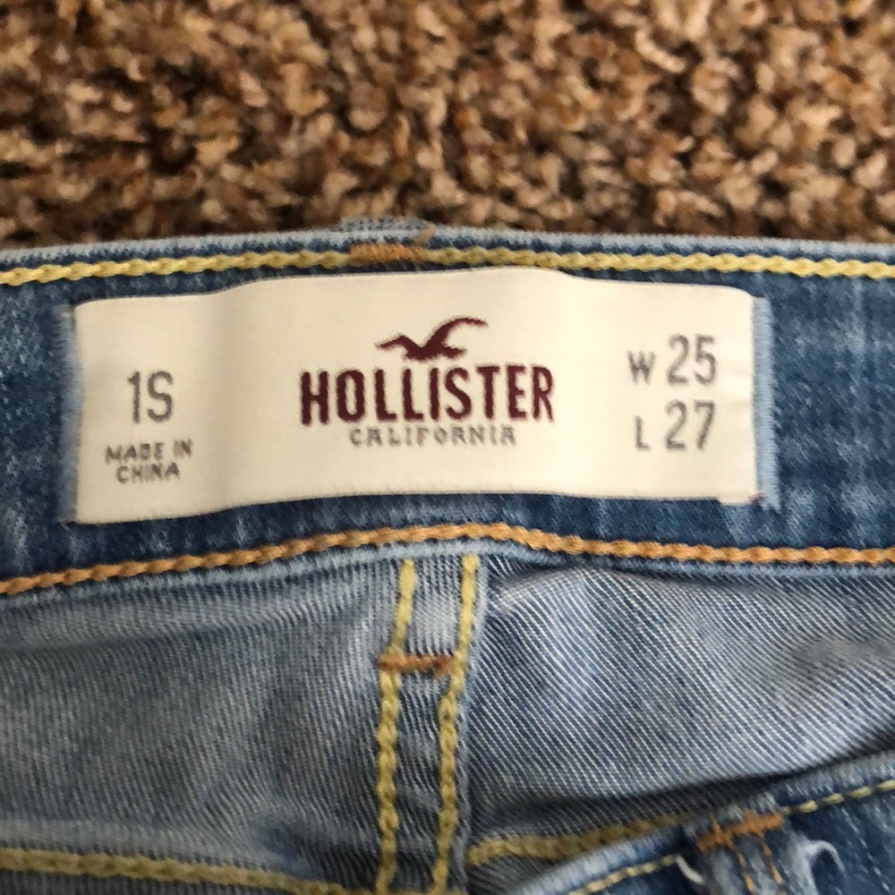 Hollister Jeans 1S W25 L27. Like new.